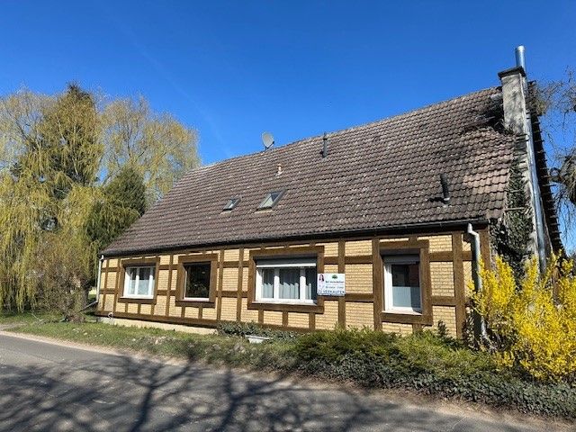 Sanierungsbedürftiges Bauernhaus mit Scheune und weitläufigem Grundstück in der Feldberger Seenland